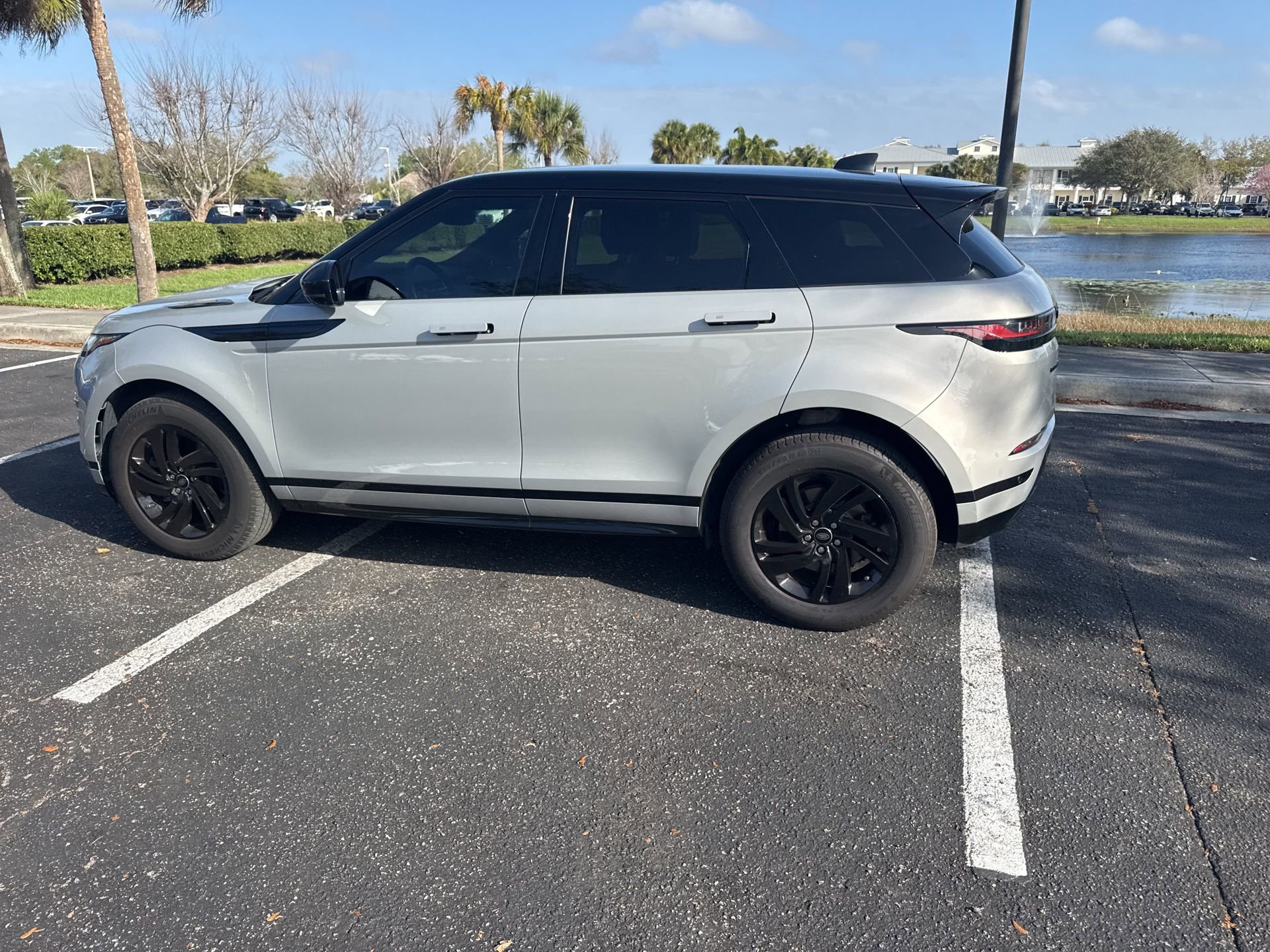 Used 2023 Land Rover Range Rover Evoque R-Dynamic S image 11