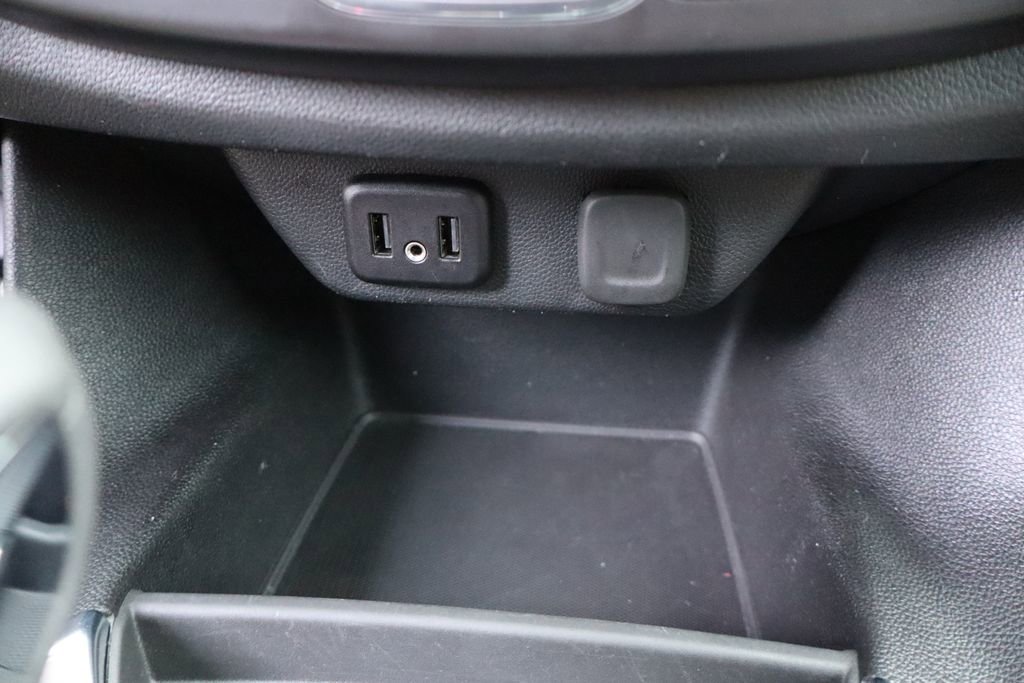 Used 2022 Chevrolet Traverse LS AWD/4WD image 22