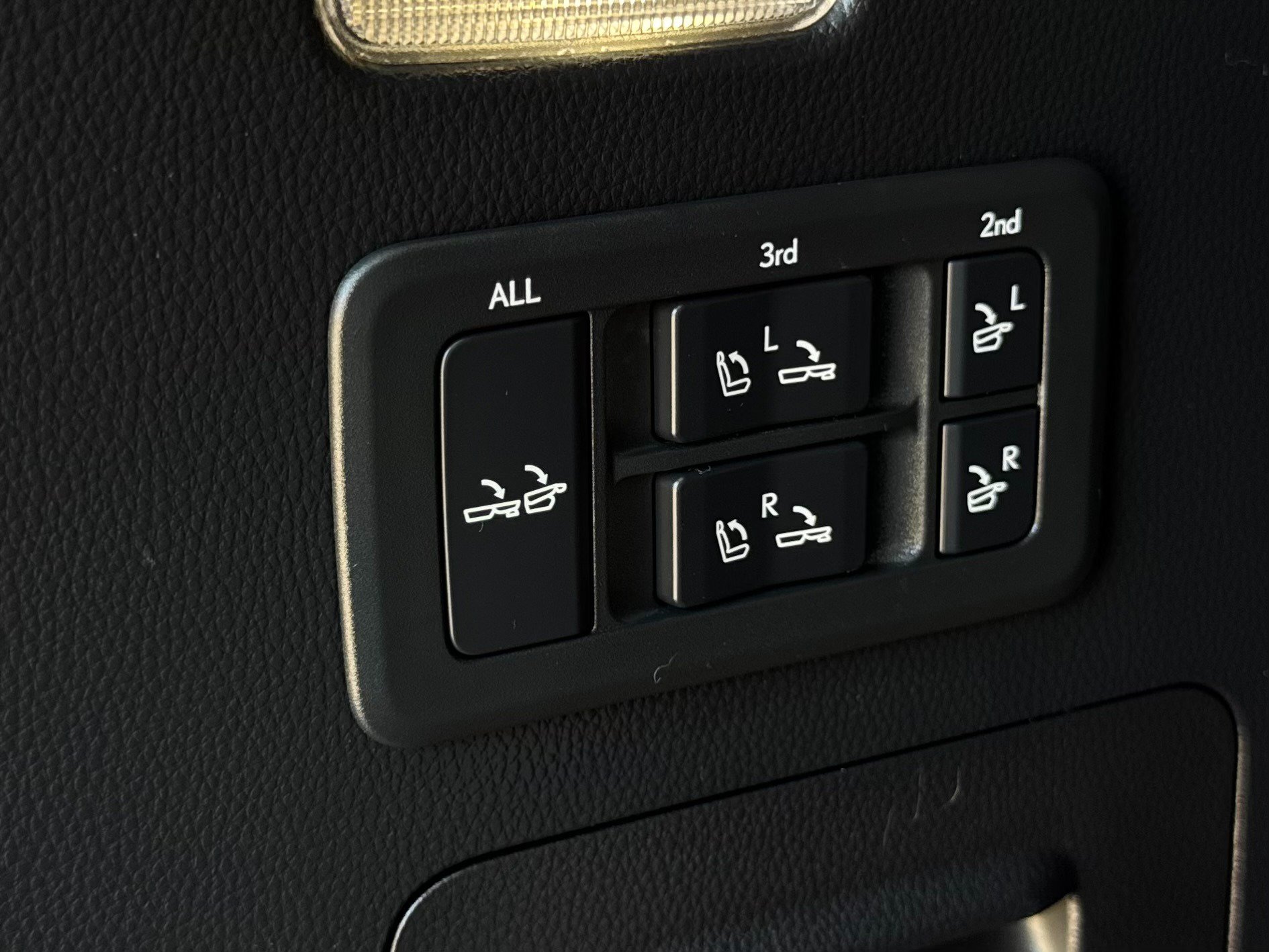 Used 2024 Lexus LX 600 4WD w/ Luxury Package image 53