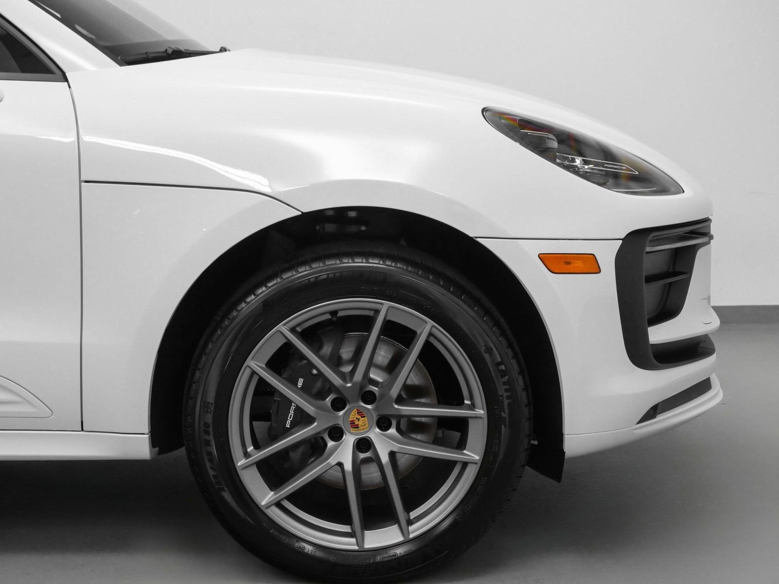 Certified 2025 Porsche Macan image 16