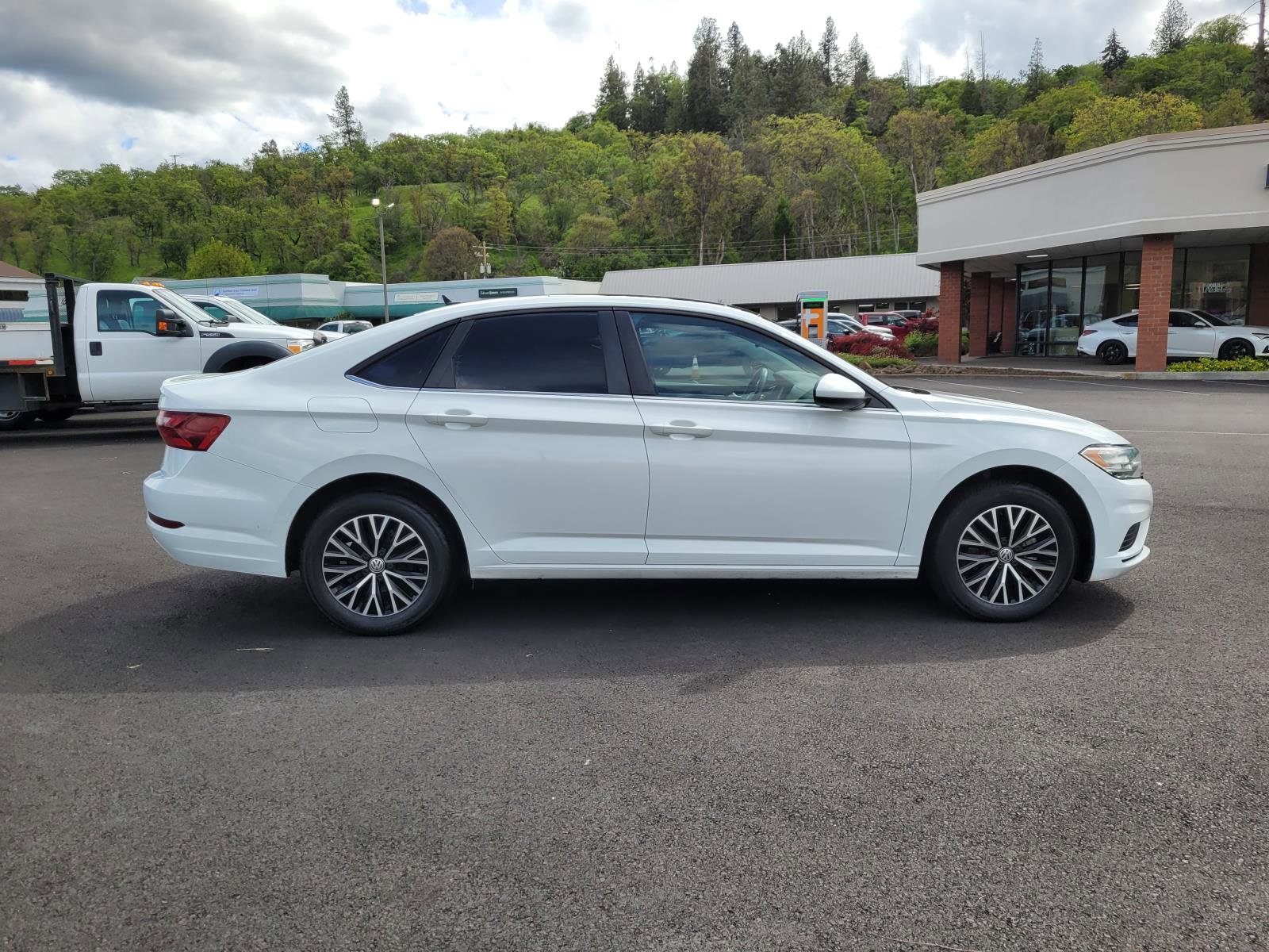 Used 2021 Volkswagen Jetta R-Line FWD image 4