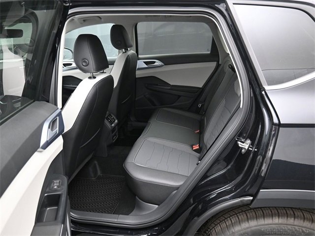 New 2026 Volkswagen Taos SE image 11