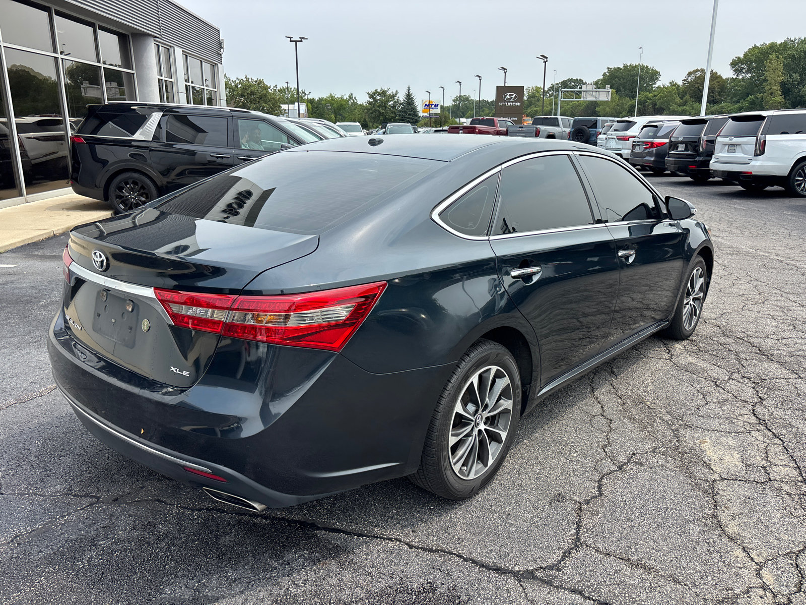 Used 2017 Toyota Avalon XLE Premium w/ Carpet Mat Package FWD image 7