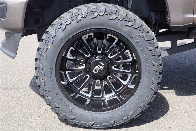Used 2023 Ford F350 King Ranch w/ FX4 Off-Road Package AWD/4WD image 13
