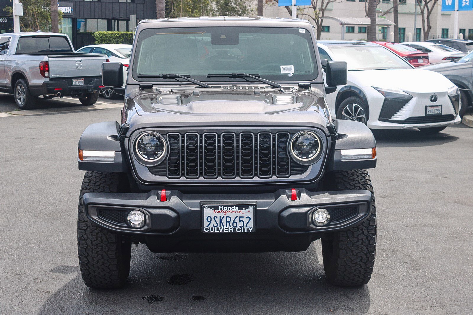 Used 2025 Jeep Wrangler Unlimited Rubicon AWD/4WD image 2