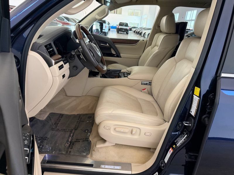Used 2016 Lexus LX 570 4WD w/ Luxury Package image 17