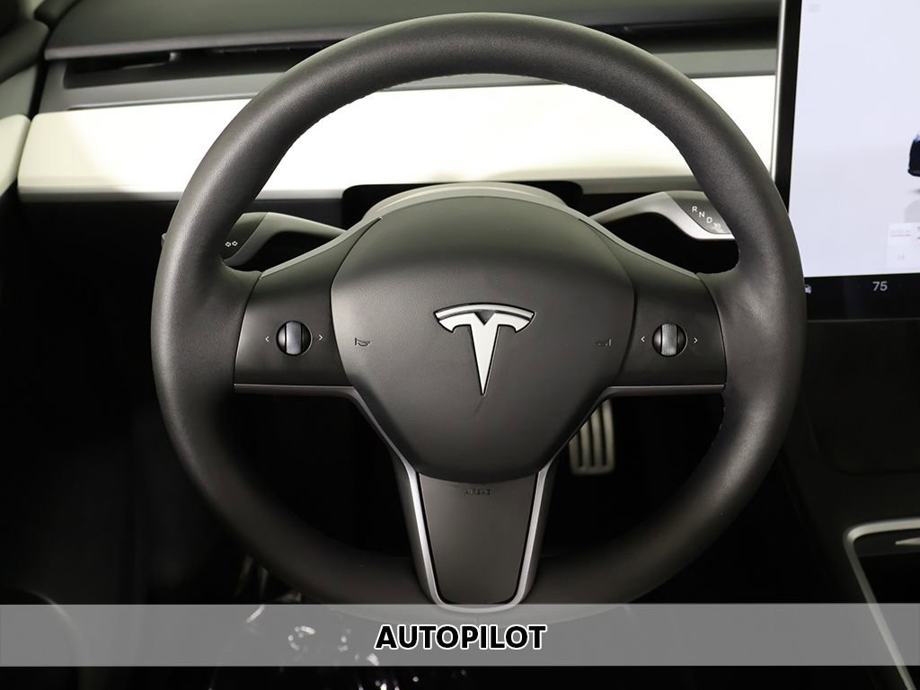 Used 2024 Tesla Model Y Performance image 3