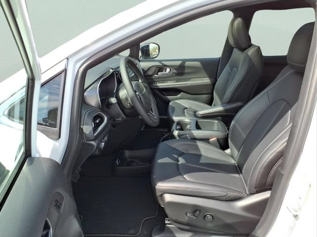 New 2026 Chrysler Pacifica Select AWD/4WD image 20