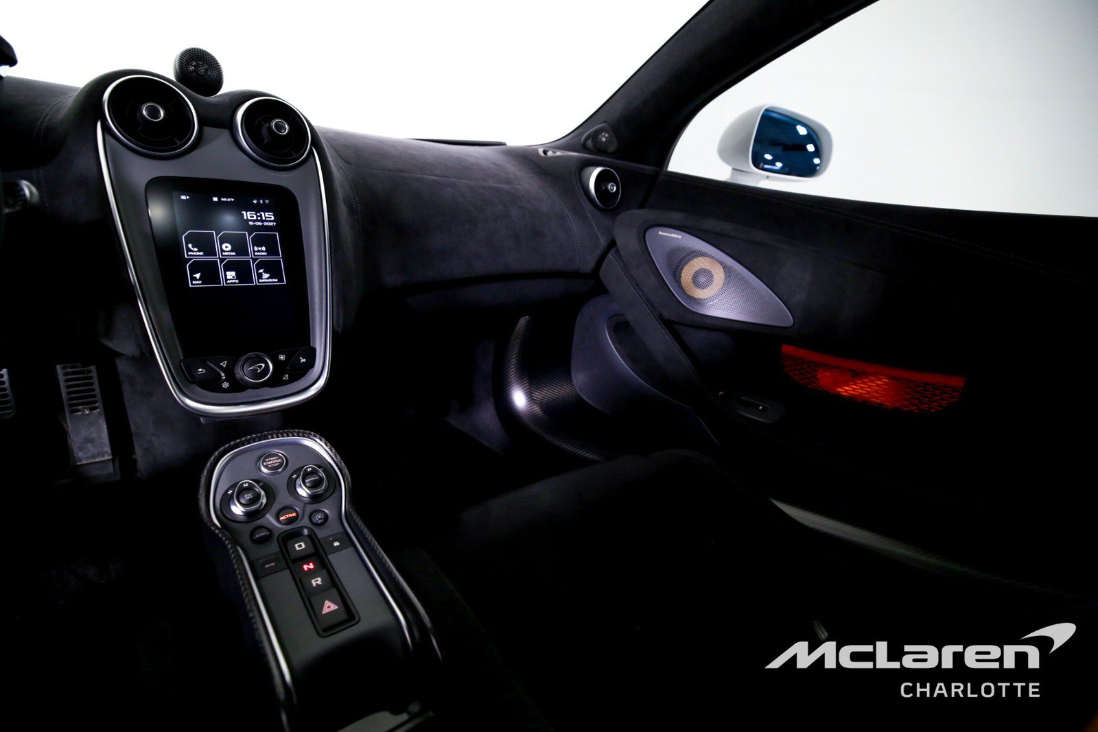 Used 2020 McLaren 620R RWD image 16