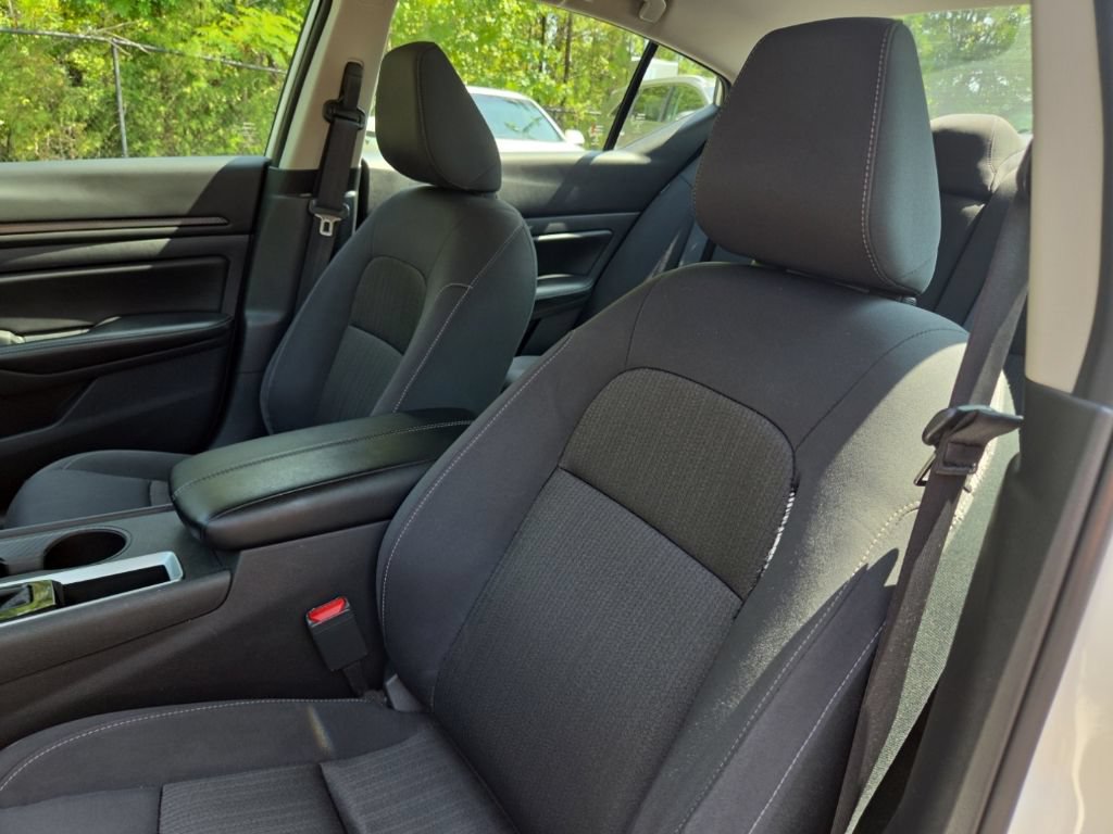Used 2025 Nissan Altima 2.5 SV FWD image 19