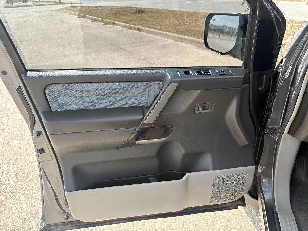 Used 2004 Nissan Titan SE RWD image 22