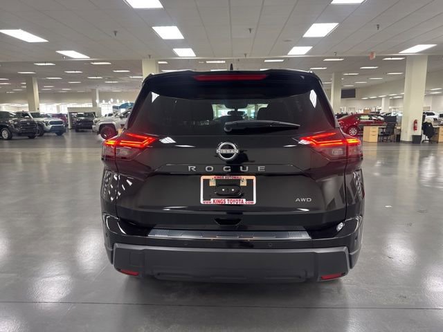 Used 2024 Nissan Rogue S image 6