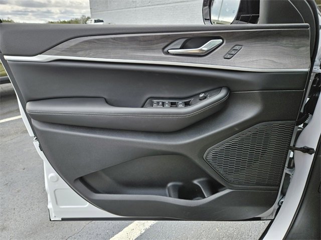 New 2025 Jeep Grand Cherokee Limited image 13