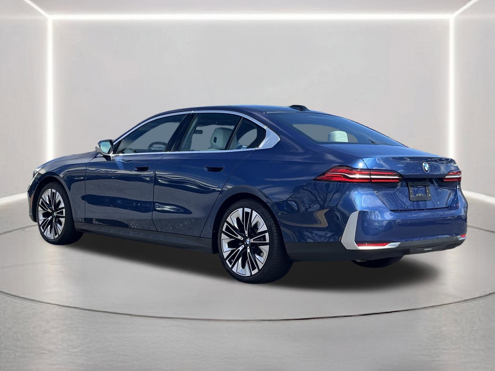 Used 2024 BMW 530i w/ Premium Package image 25