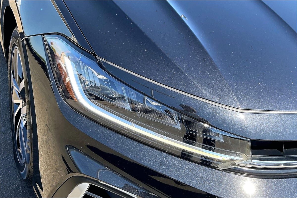 Used 2025 Volkswagen Jetta SE FWD image 23