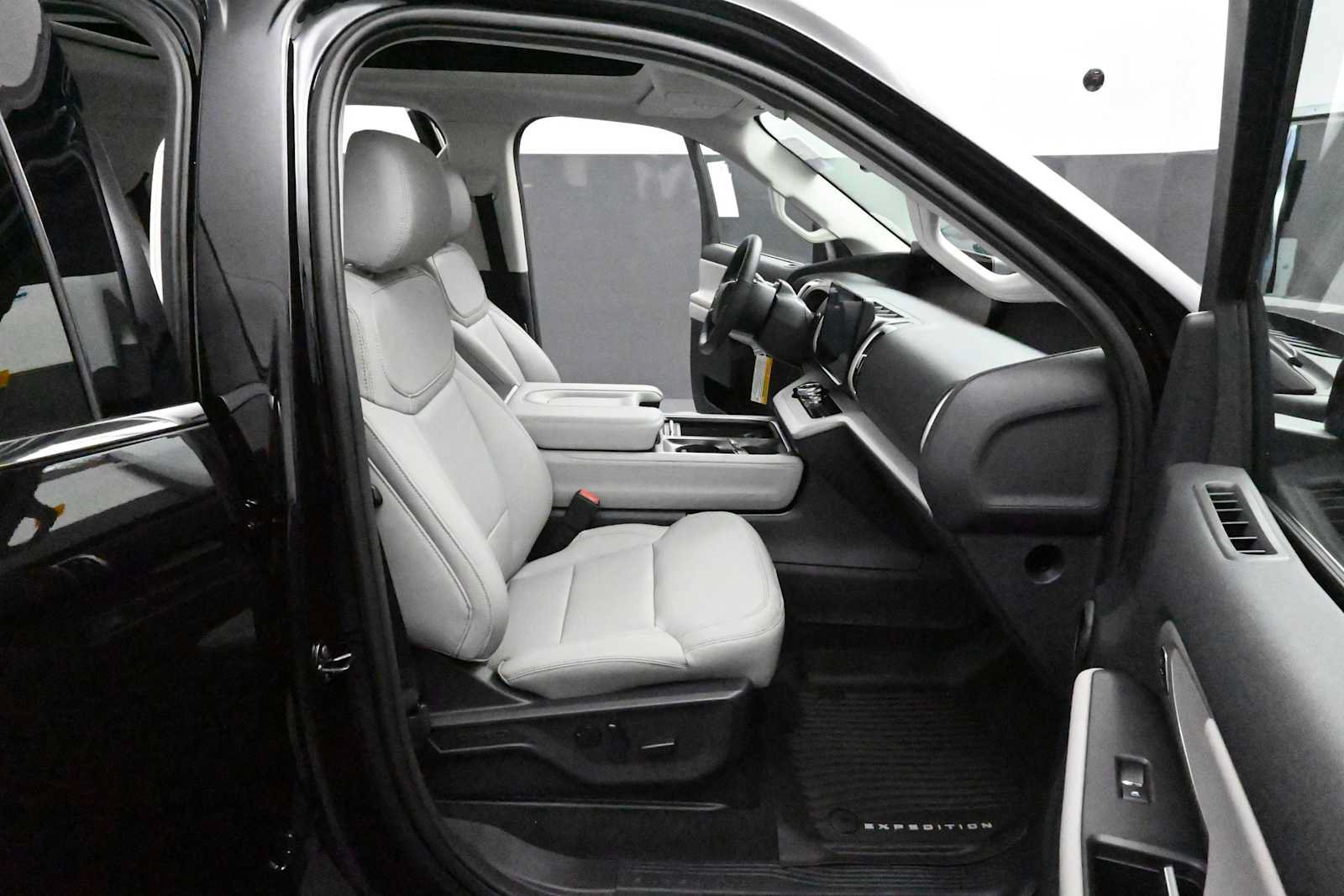 New 2026 Ford Expedition Active AWD/4WD image 12