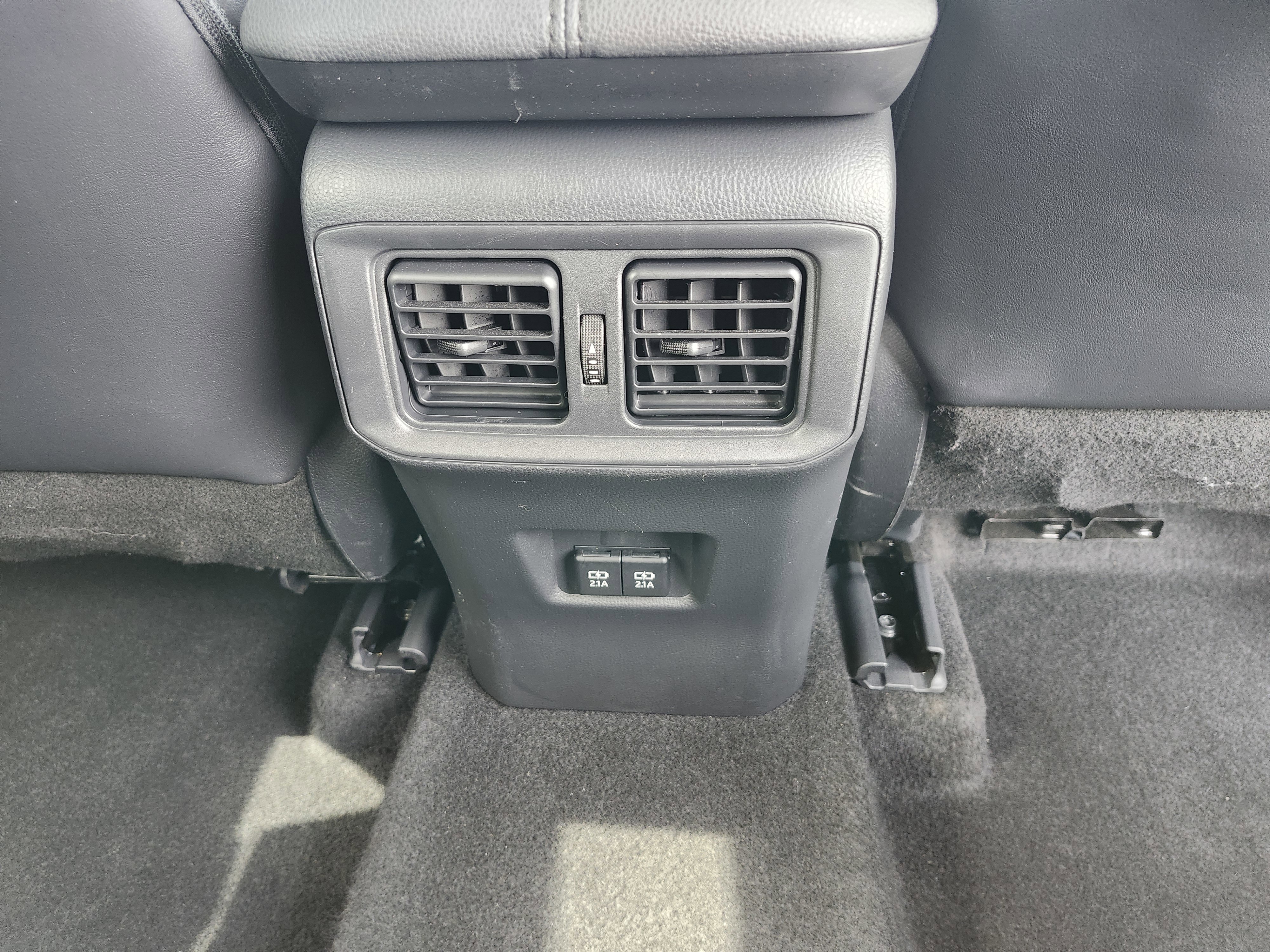 Used 2021 Toyota RAV4 XLE Premium image 23