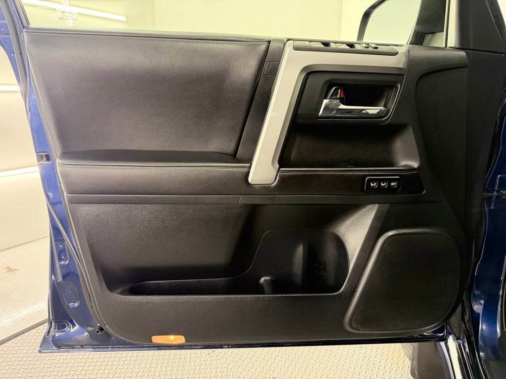 Used 2015 Toyota 4Runner Limited AWD/4WD image 43