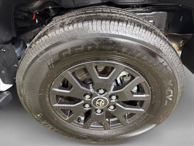 Used 2025 Toyota 4Runner SR5 AWD/4WD image 19