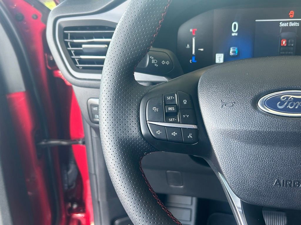 Used 2025 Ford Escape ST-Line w/ Equipment Group 301A image 39