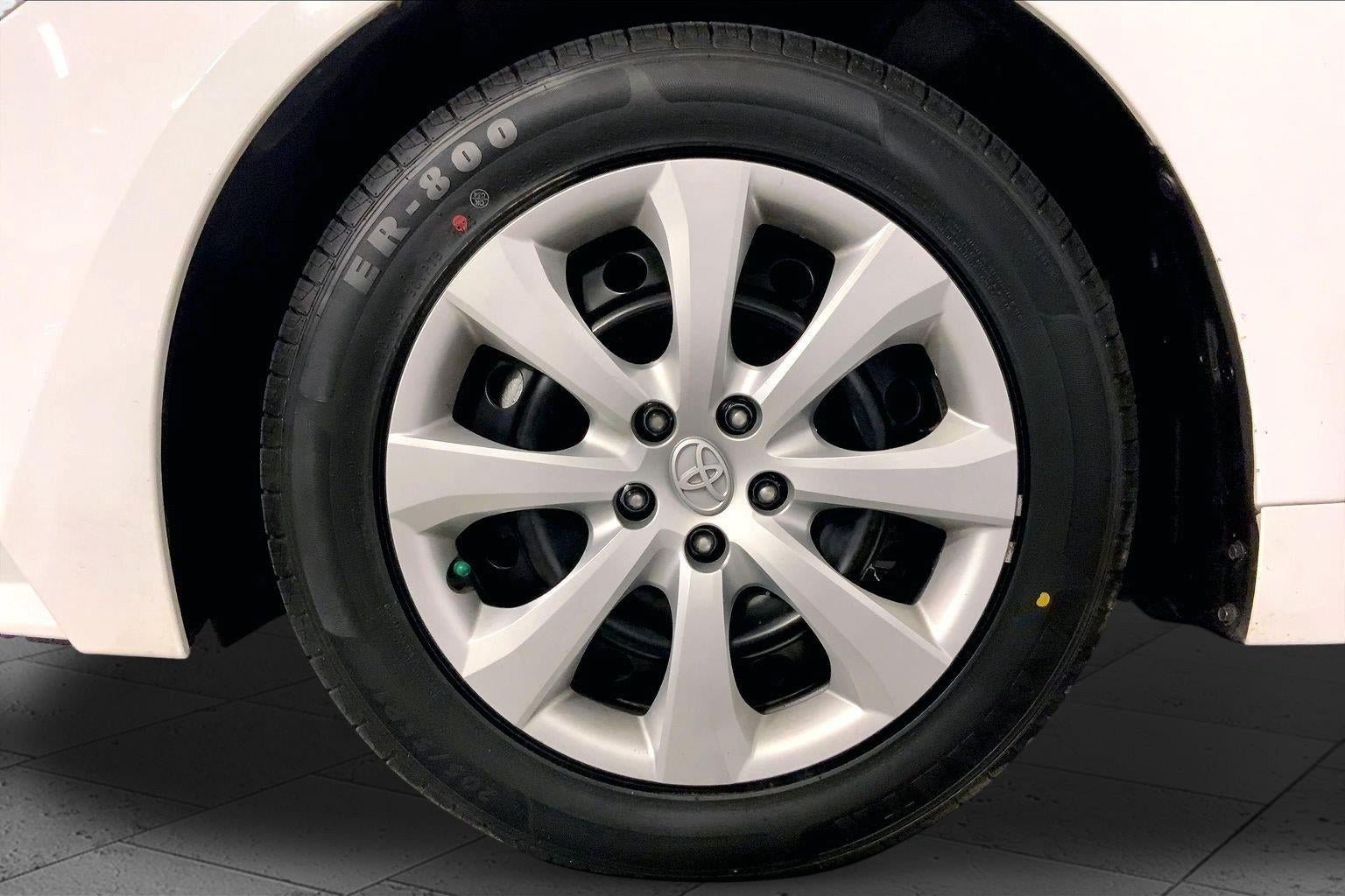 Used 2025 Toyota Corolla LE FWD image 9