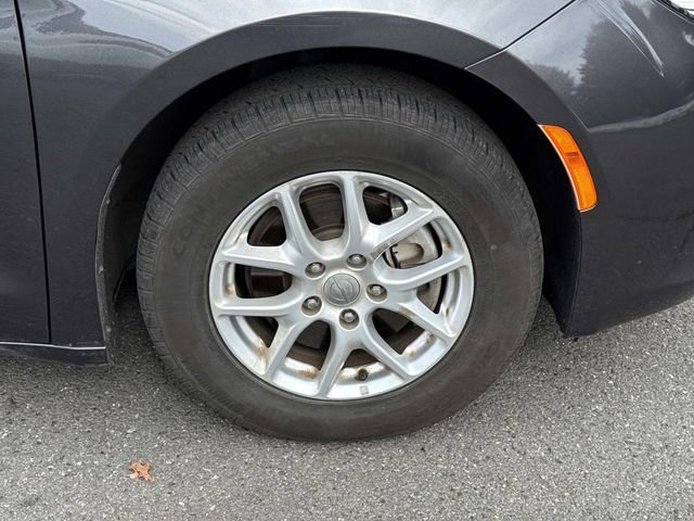 Used 2020 Chrysler Voyager LX w/ Cold Weather Group image 4
