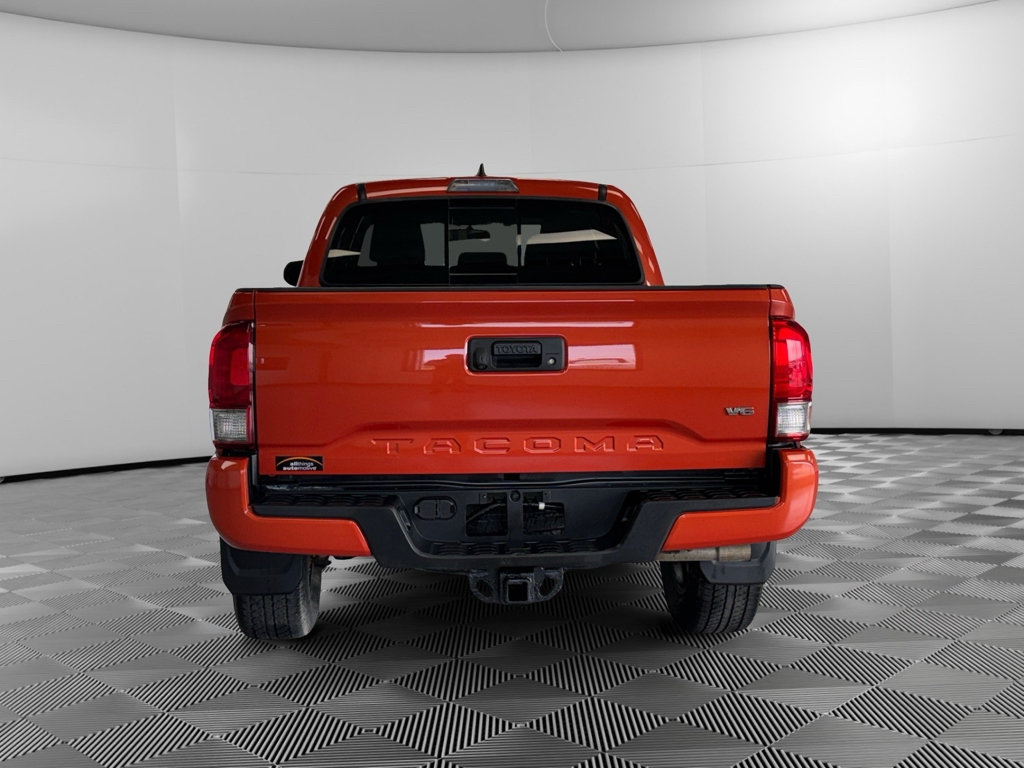 Used 2017 Toyota Tacoma TRD Sport AWD/4WD image 7