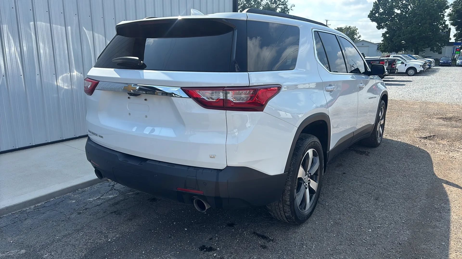 Used 2020 Chevrolet Traverse LT w/ LT Premium Package AWD/4WD image 14
