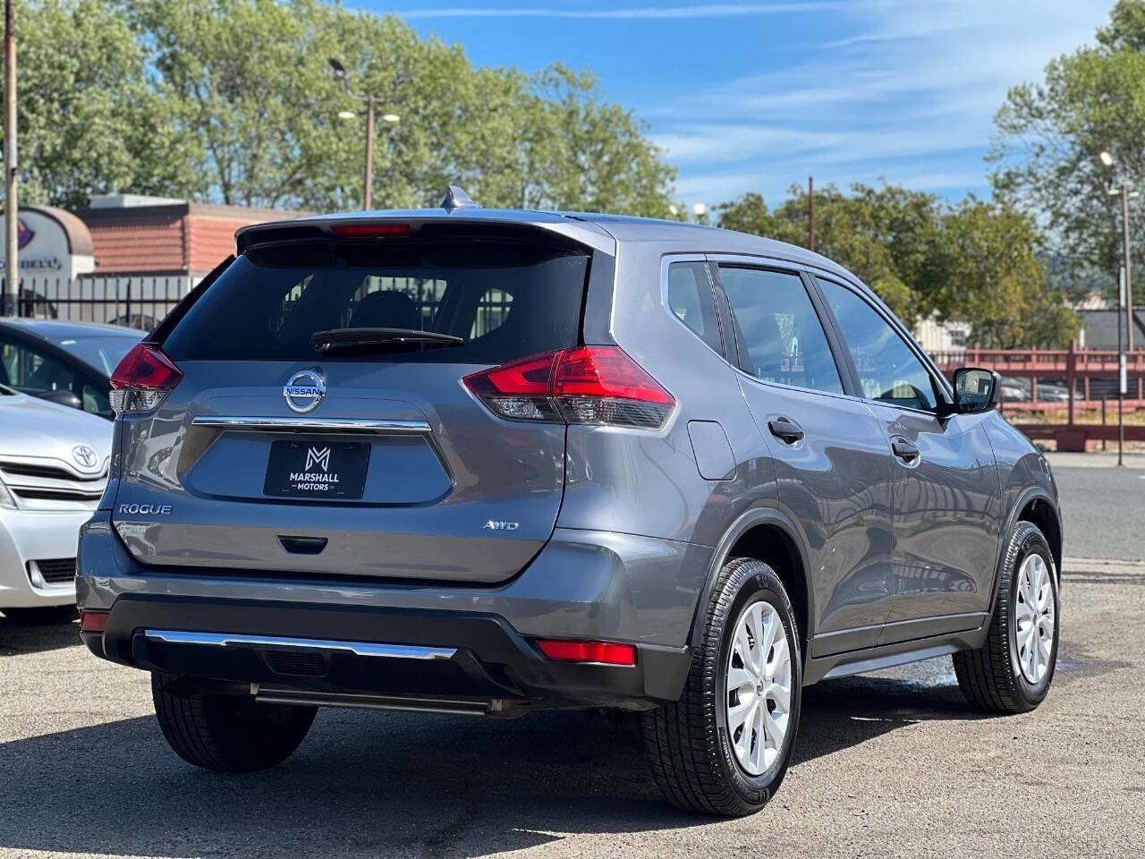 Used 2017 Nissan Rogue S image 4