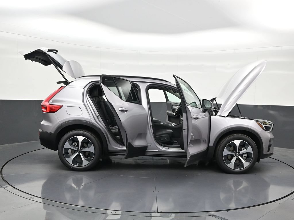 New 2026 Volvo XC40 B5 Plus w/ Protection Package Premier AWD/4WD image 30