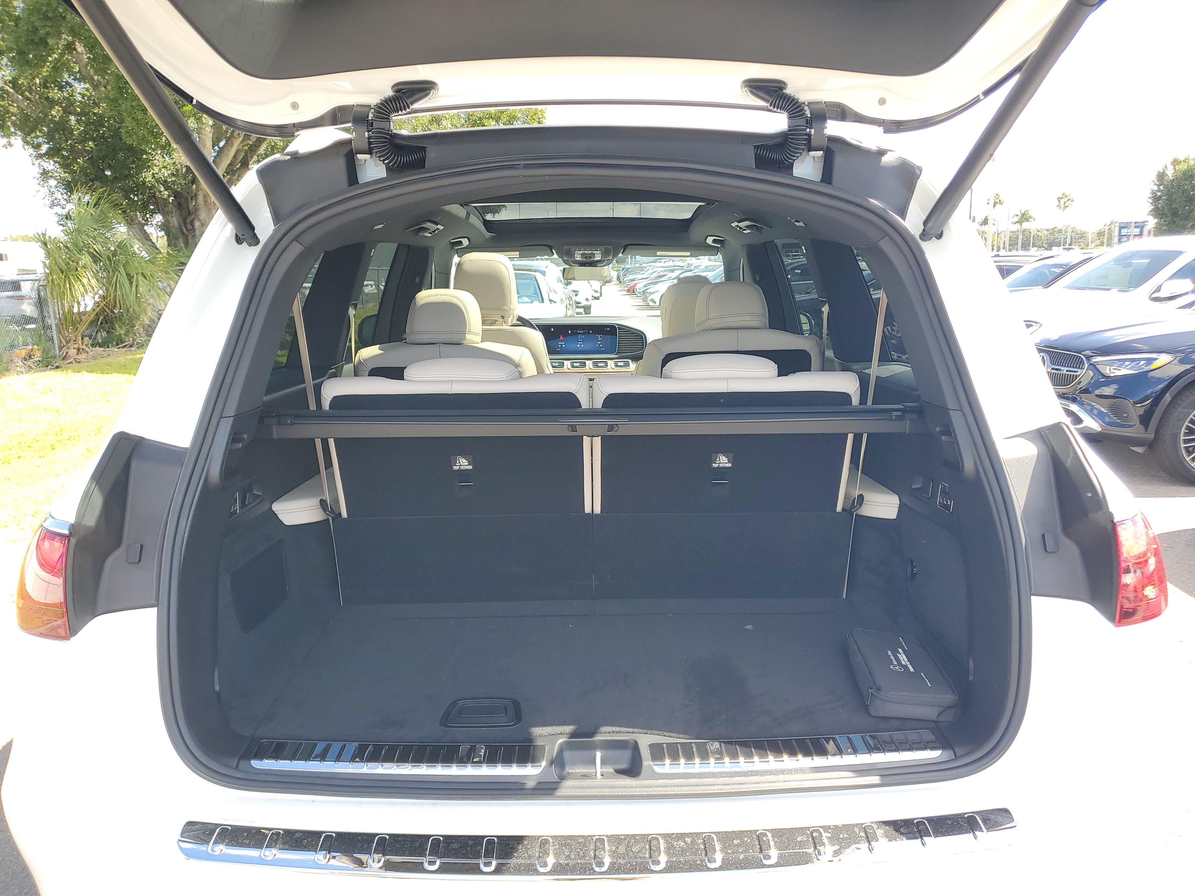 New 2026 Mercedes-Benz GLS 580 4MATIC image 8