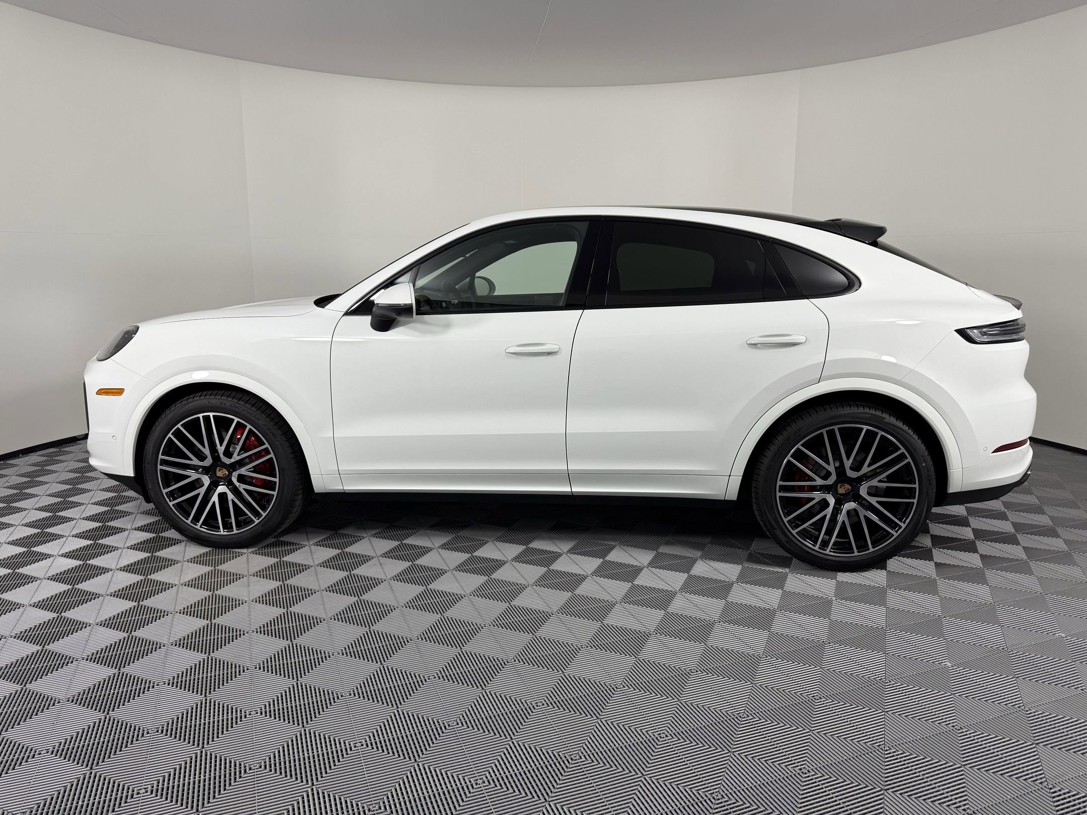 New 2026 Porsche Cayenne S image 2