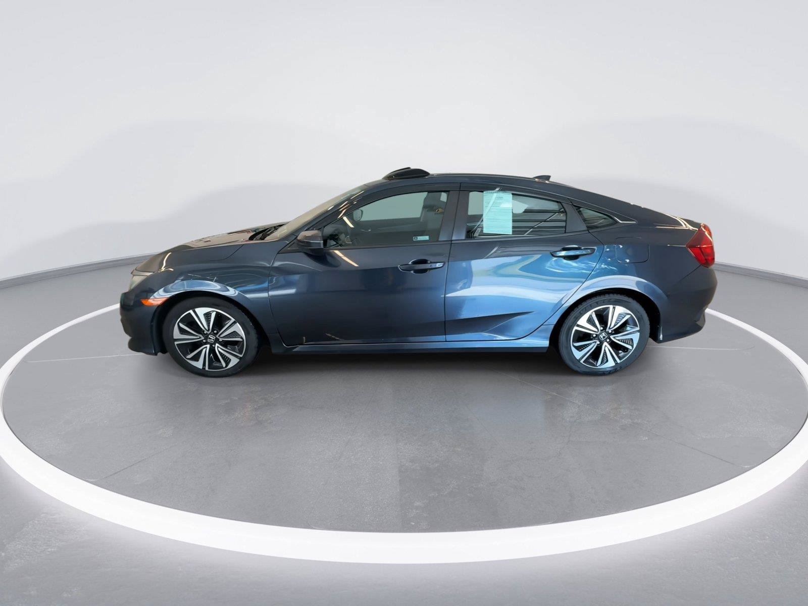Used 2018 Honda Civic EX-L image 4