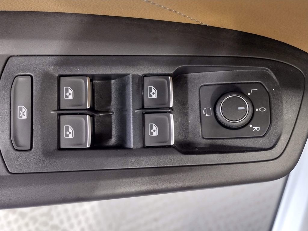 Used 2023 Volkswagen Atlas Cross Sport SEL Premium R-Line image 20