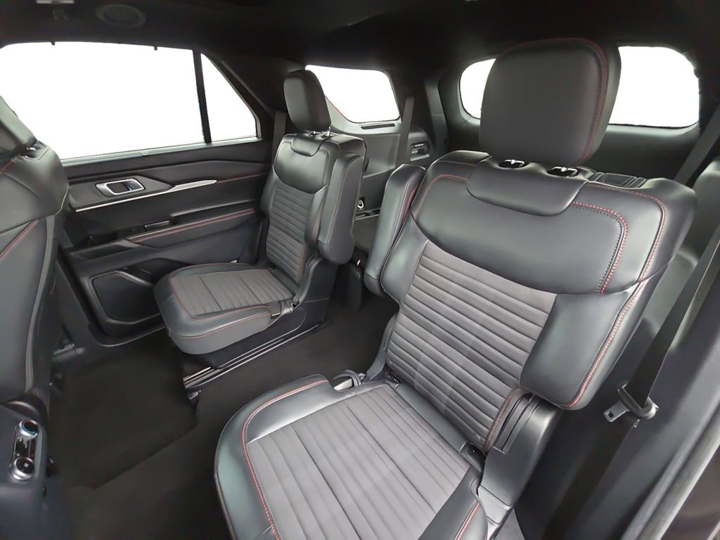 Used 2025 Ford Explorer ST-Line w/ Premium Package image 15