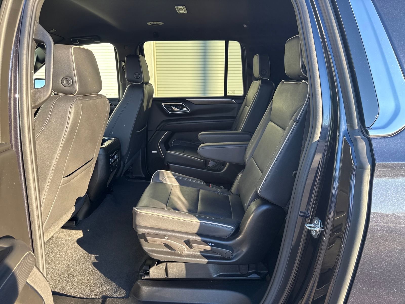 Used 2023 Chevrolet Suburban Premier image 25