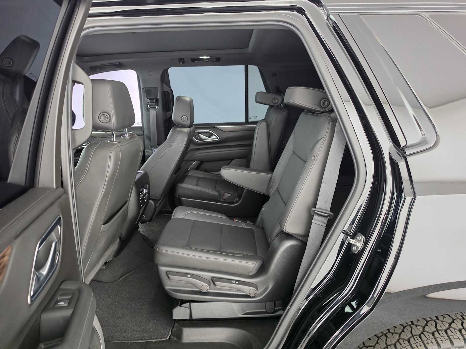 Used 2022 Chevrolet Tahoe Z71 w/ Z71 Off-Road Package AWD/4WD image 18