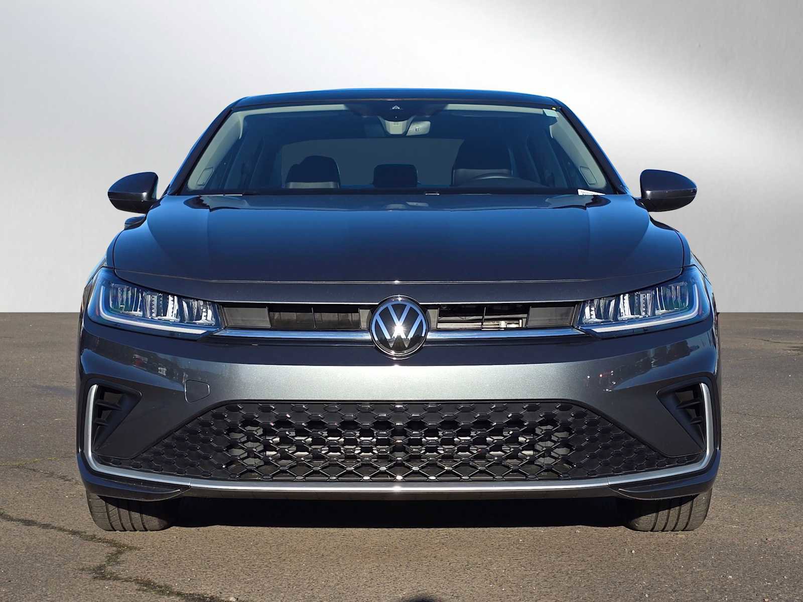 Used 2025 Volkswagen Jetta SE image 9