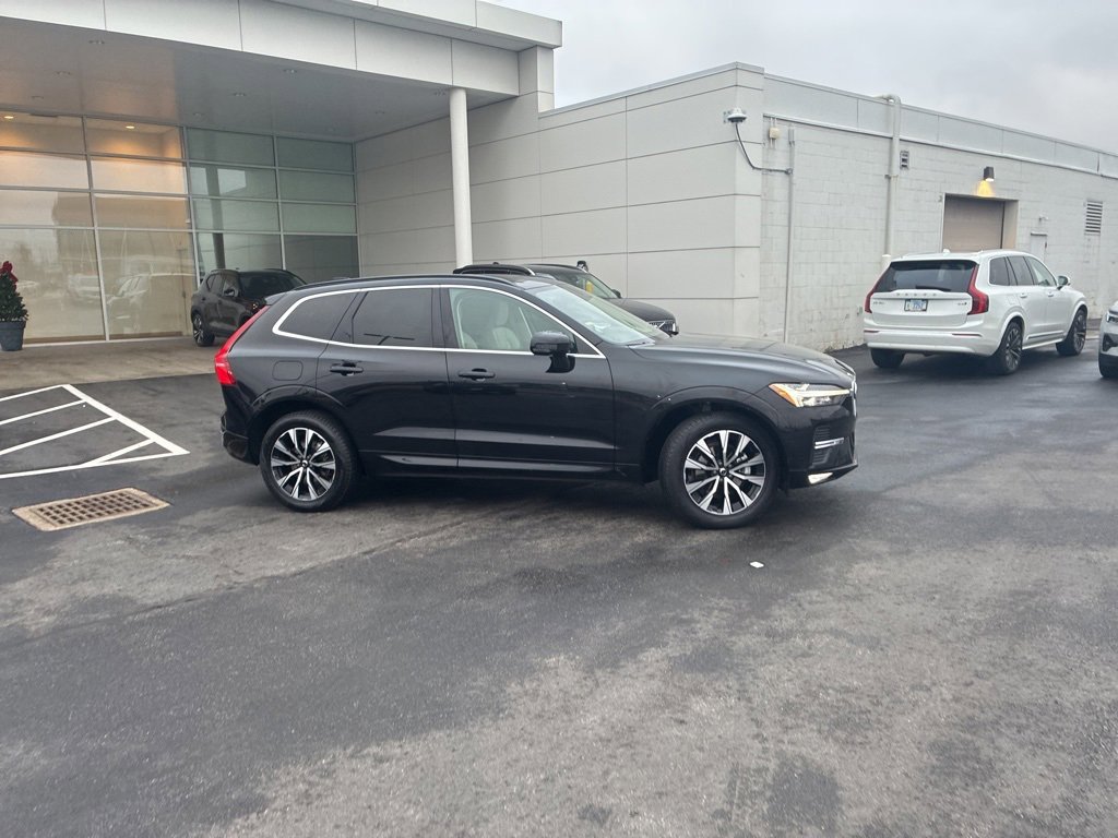 Used 2023 Volvo XC60 B5 Core w/ Climate Package image 2