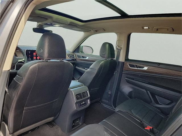 Used 2024 Volkswagen Atlas SEL AWD/4WD image 15