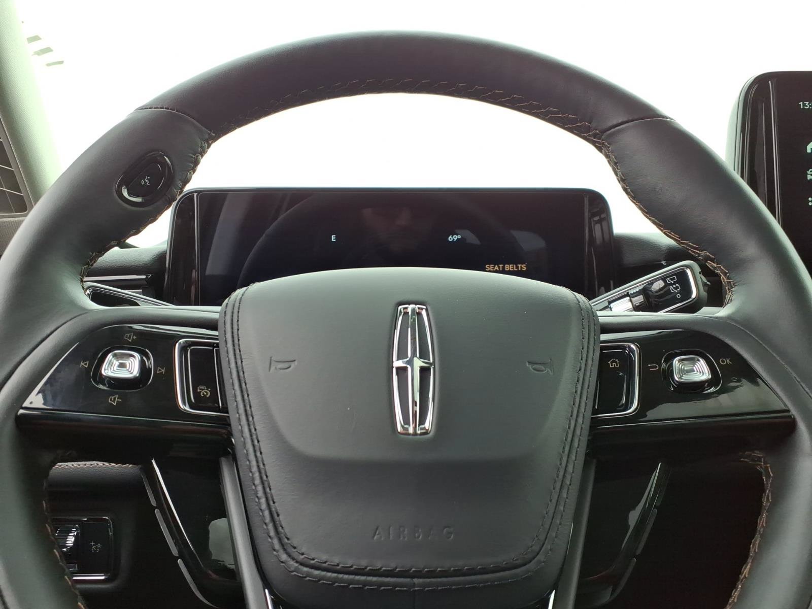 New 2026 Lincoln Aviator AWD w/ Jet Appearance Package image 20