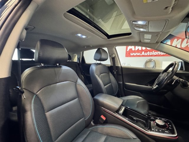 Used 2021 Kia Niro EX Premium w/ Cold Weather Package image 12