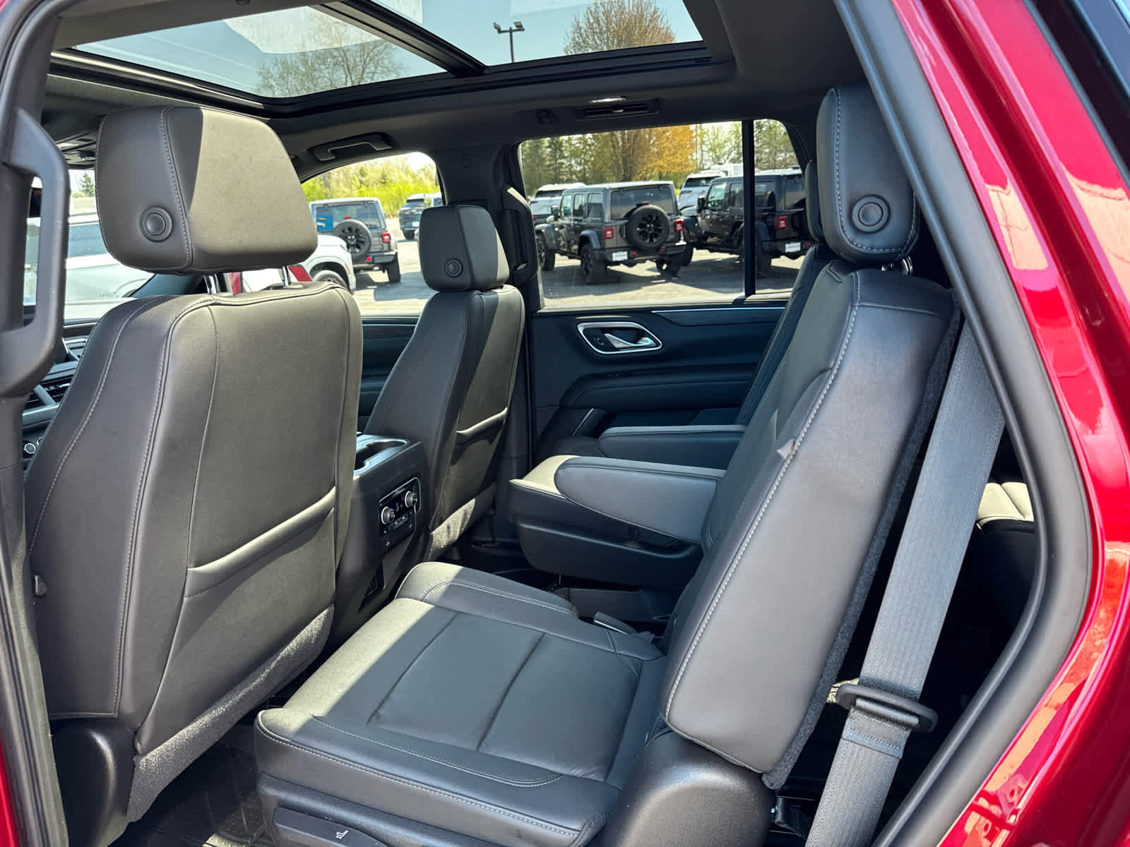 Used 2021 Chevrolet Tahoe LT w/ LT Signature Package AWD/4WD image 21