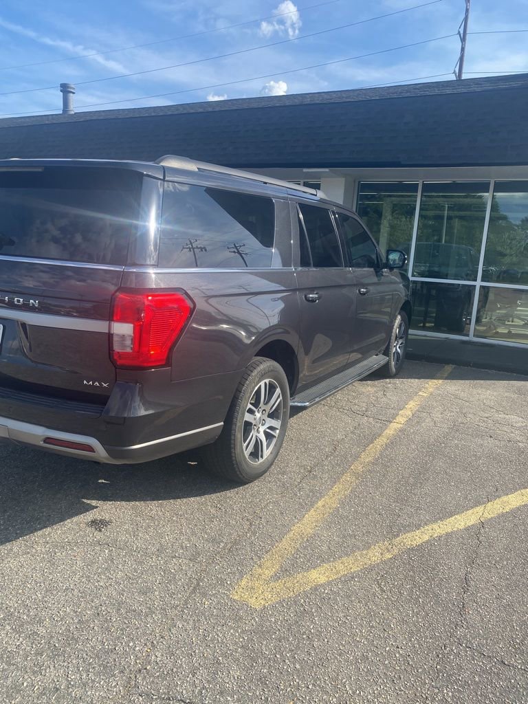 Used 2022 Ford Expedition Max XLT AWD/4WD image 3