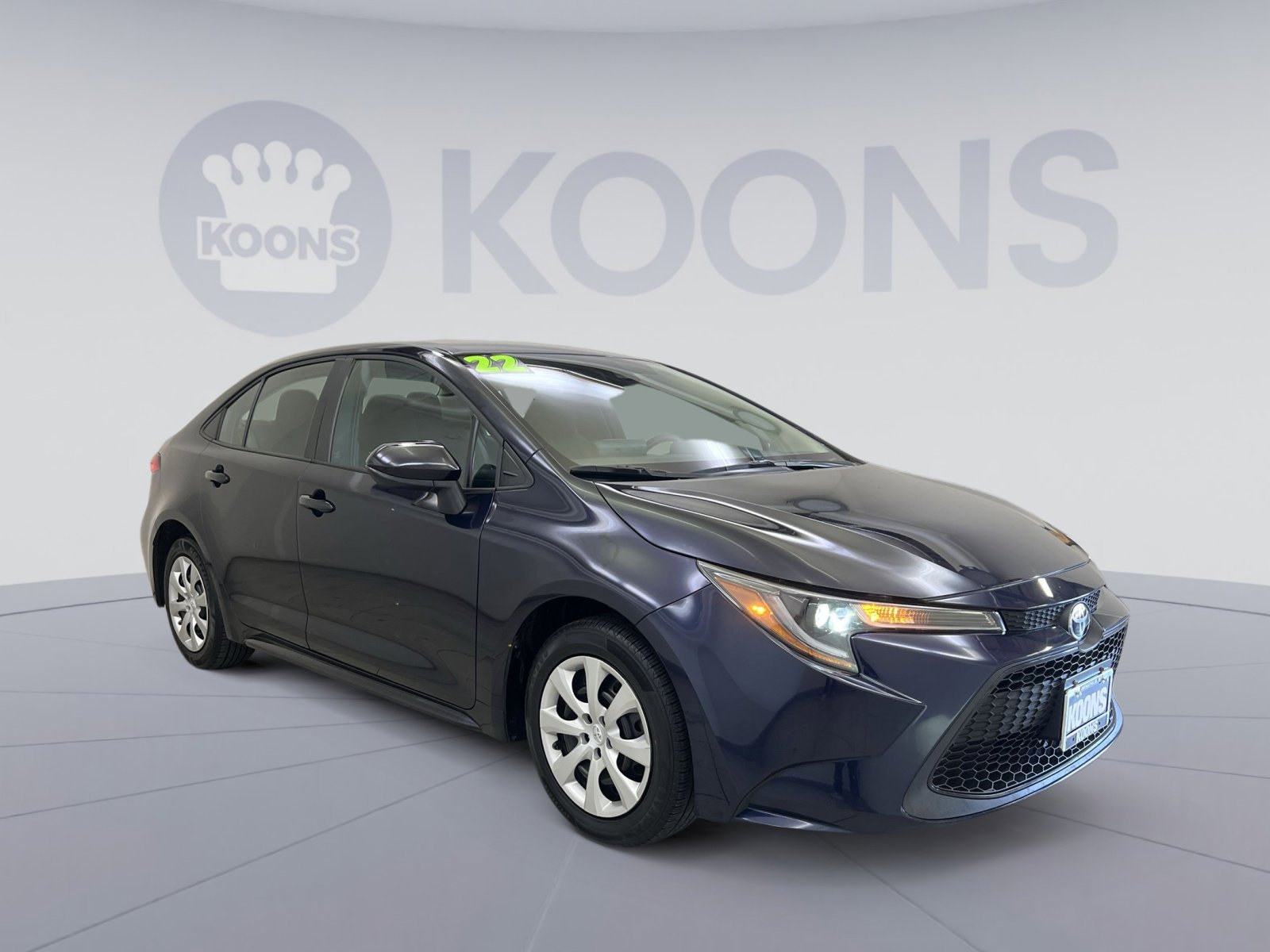 Used 2022 Toyota Corolla LE FWD image 2