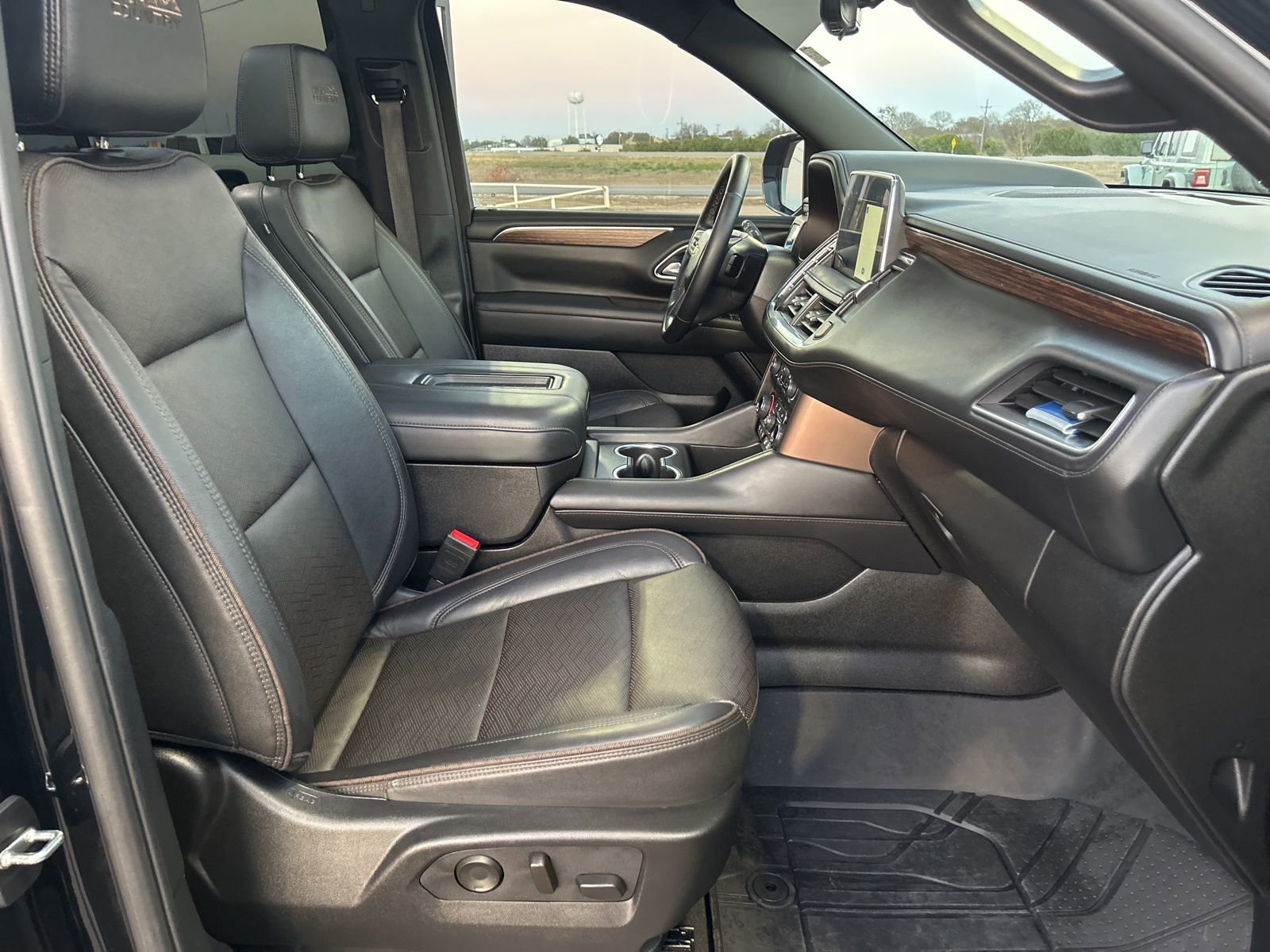 Used 2024 Chevrolet Tahoe High Country image 17