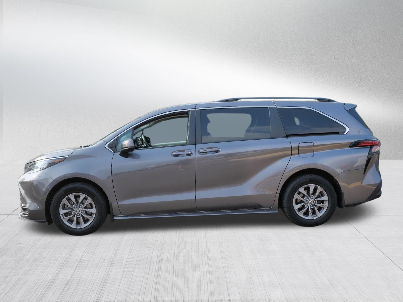 Certified 2021 Toyota Sienna LE AWD/4WD image 4