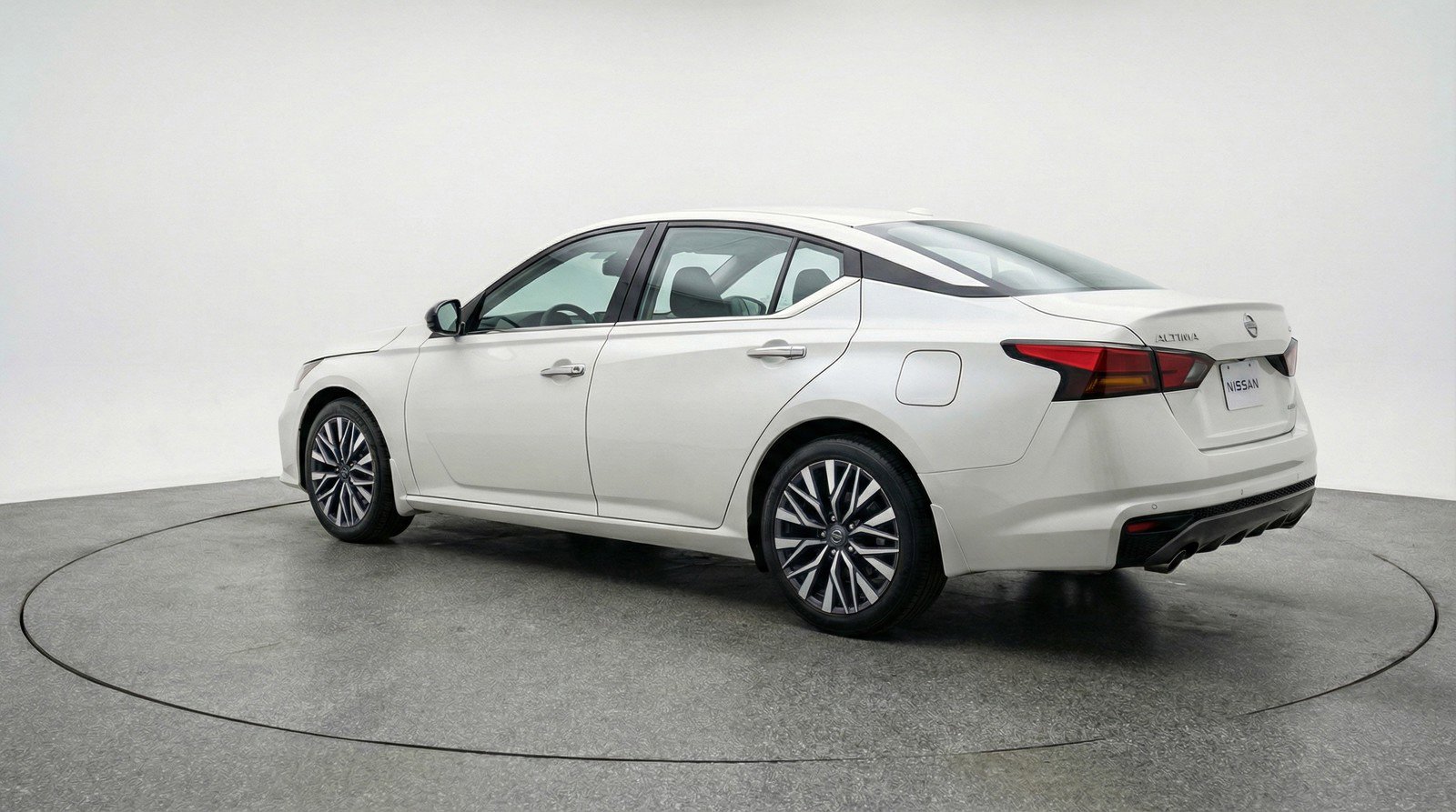 Used 2025 Nissan Altima 2.5 SV FWD image 6