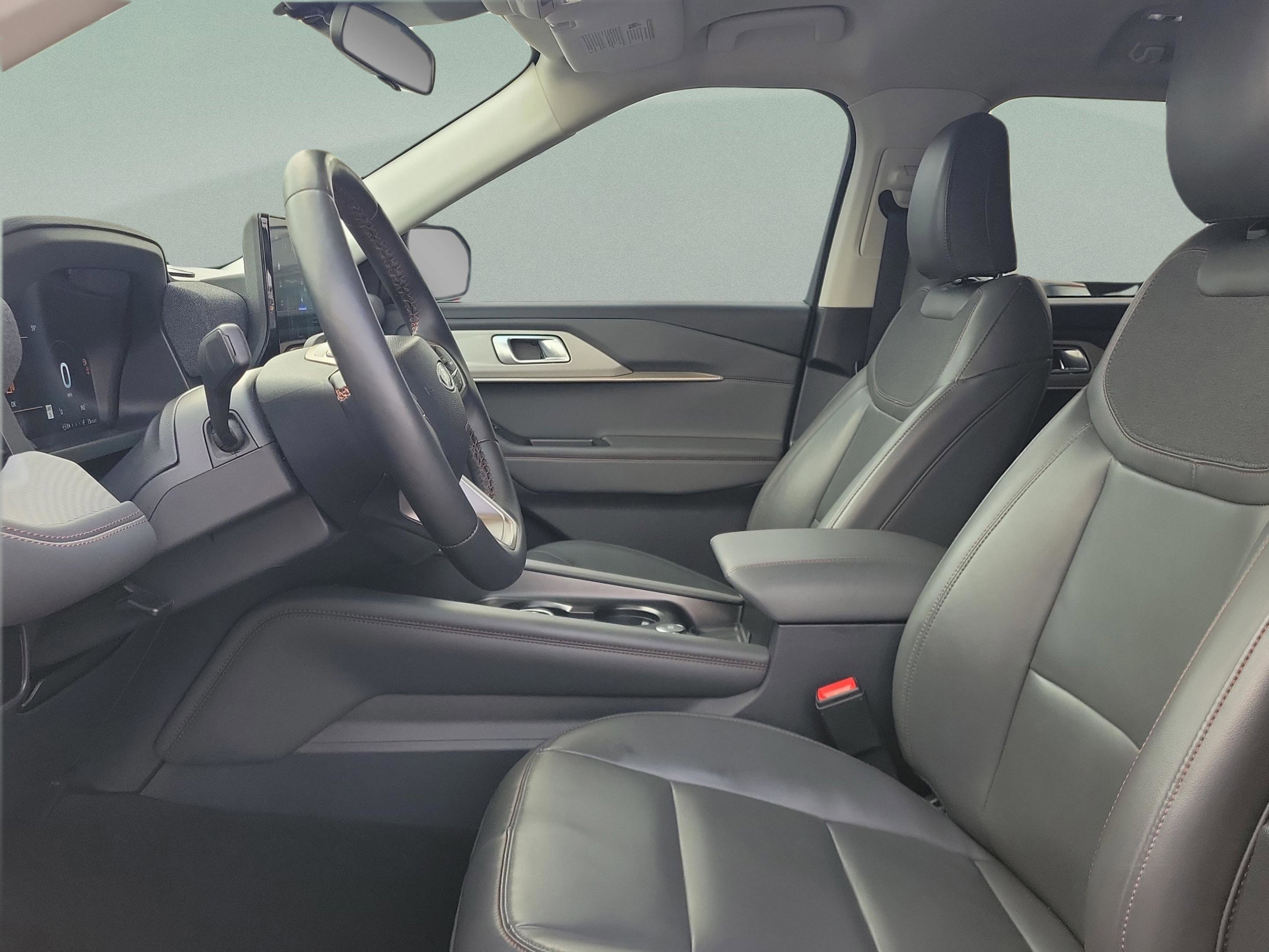 Used 2025 Ford Explorer Active w/ Active Comfort Package image 23