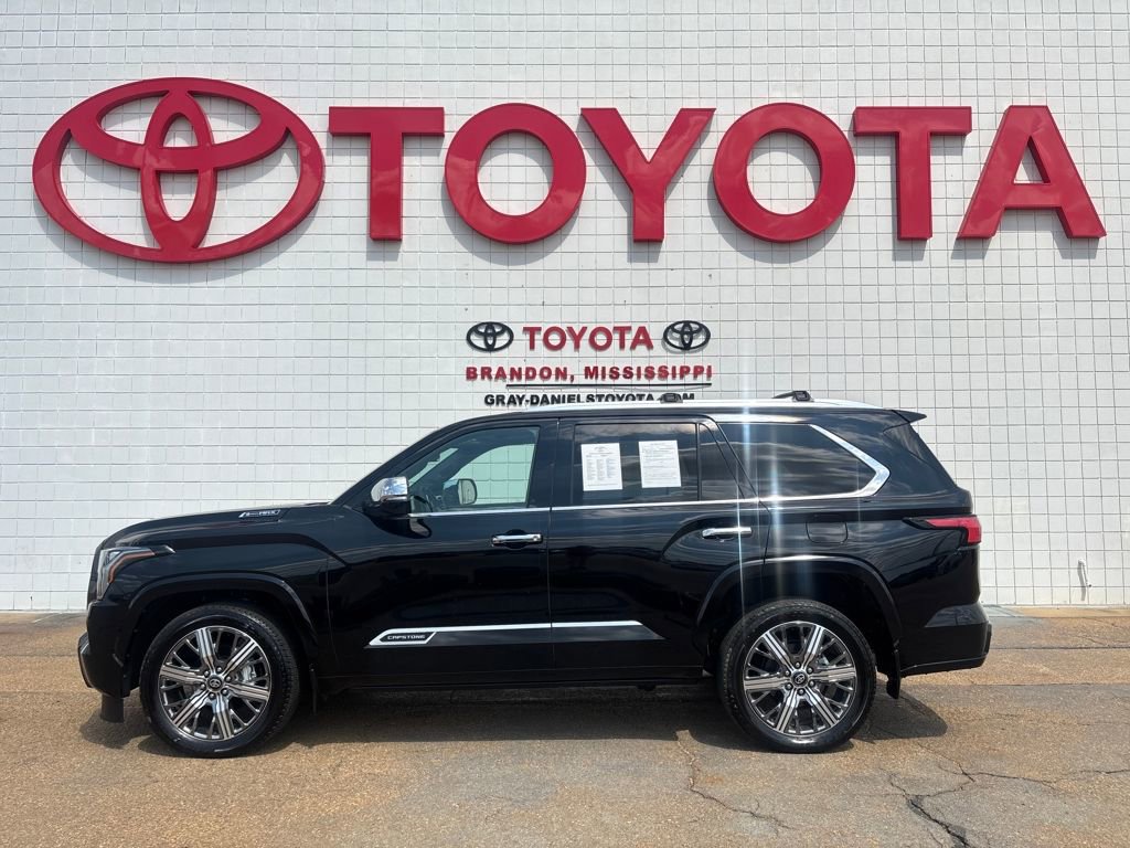 Used 2025 Toyota Sequoia Capstone AWD/4WD image 4